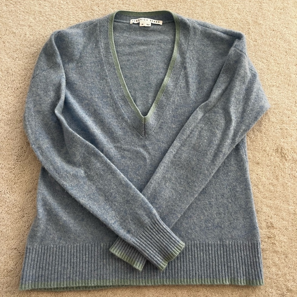 Like new 100% cashmere sweater